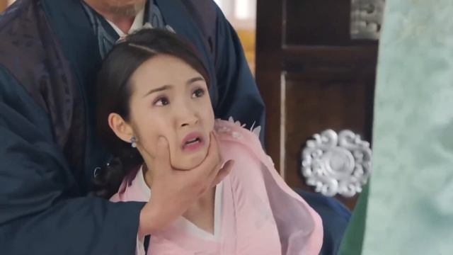MULTISUB《墨雨无痕/The Double 》▶EP 17 ?圣女因身世卷入纷争被多方势力追杀，化身乞丐乞讨为生?却巧遇心爱之人共生情愫，一同行侠仗义执手走天涯? # 张彬彬#鞠婧祎《墨雨云间 смотреть онлайн