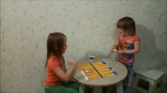 А не поиграть ли нам в шашки-стрелялки? смотреть онлайн