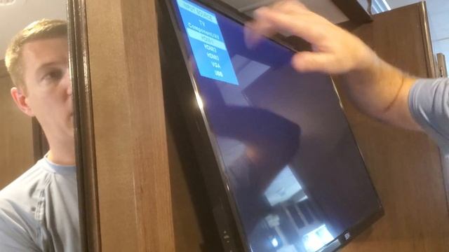 Change Source (Input) on a SEIKI tv WITHOUT REMOTE смотреть онлайн