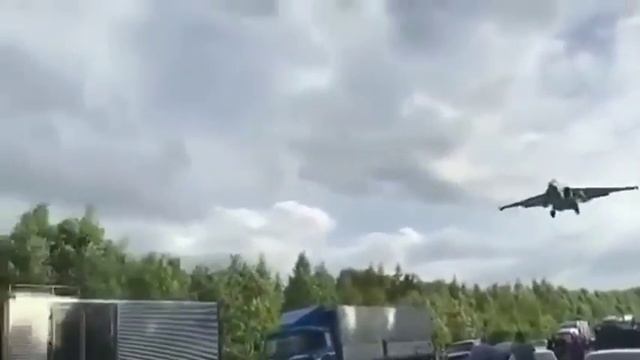Под Хабаровском военные самолеты приземлялись на автотрассу смотреть онлайн