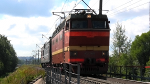 "Последний бордовый" ЧС2Т-1019 с вагоном-дефектоскопом