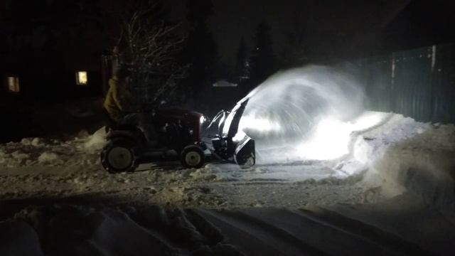 Новое видео!Российский садовый трактор Митракс Т10 со снегоуборщиком.Снегопады в Санкт-Петербурге. смотреть онлайн