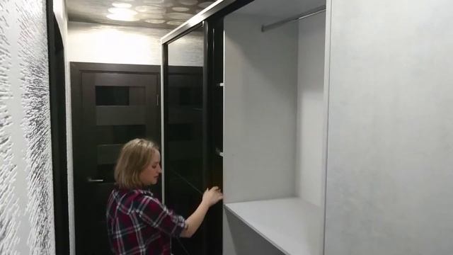 Прихожая в коридор. Фасад Cleaf. Цвет бетон. смотреть онлайн