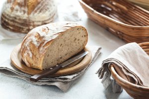 ПЫШНЫЙ ХЛЕБ ИЗ ПШЕНИЧНОЙ И РЖАНОЙ МУКИ.