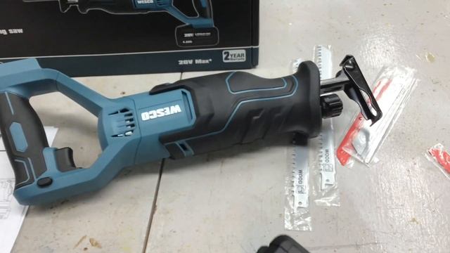 Honest Review Of The WESCO Cordless Reciprocating Saw / 4 Amp Hr Battery / Tool Less Blade Change! смотреть онлайн