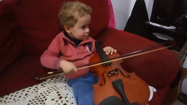 Arranhando o coitado do violino. смотреть онлайн