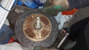 Шум диска сцепления на холостых.