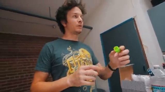 My Friend Lost His Finger so I Printed Him a New One смотреть онлайн