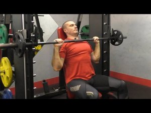 Жим сидя с груди в смите: техника и нюансы