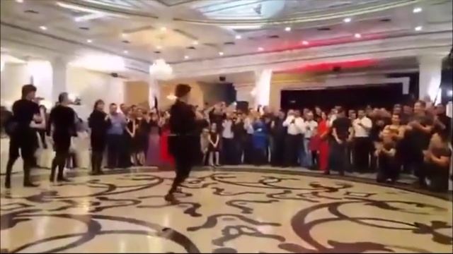 Танцевальный батл на свадьбе в Красноярске смотреть онлайн