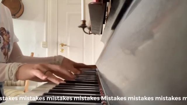 i play bohemian rhapsody on a completely out-of tune piano смотреть онлайн