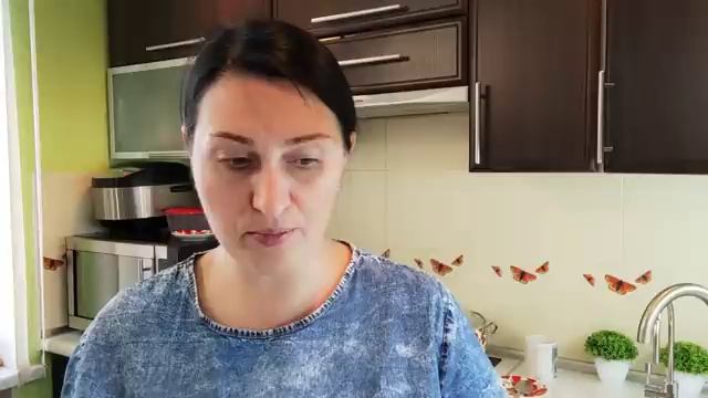 Как реагировать на такие? комментарии ⁉️Передаю привет ? Болтаю и готовлю... смотреть онлайн