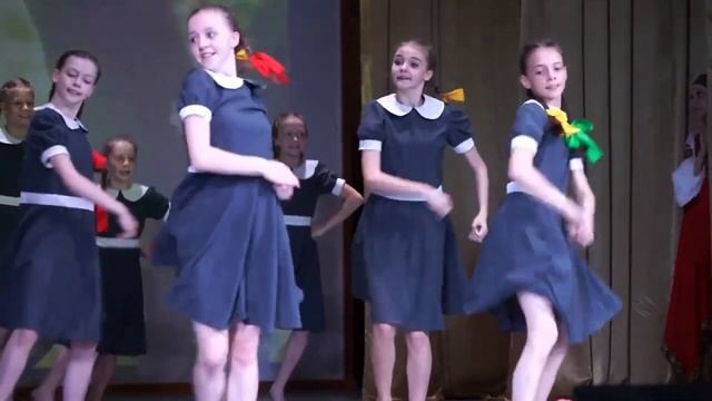Танец "А за окошком месяц май". смотреть онлайн