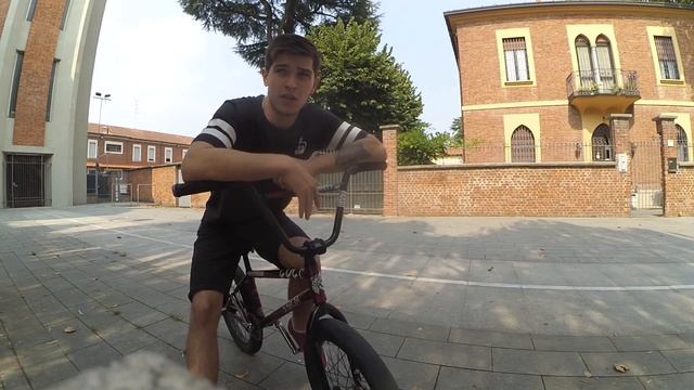 180 Bunny Hop BMX - КАК CДЕЛАТЬ 180 банни-хоп (how to 180 bmx) смотреть онлайн