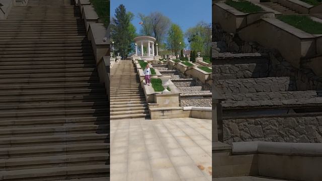 Знаменитая каскадная лестница в Кишиневе. смотреть онлайн