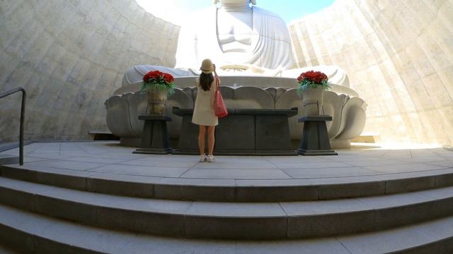 Giant Buddha in Hill of the Buddha at Makomanai Cemetery, Sapporo Hokkaido смотреть онлайн