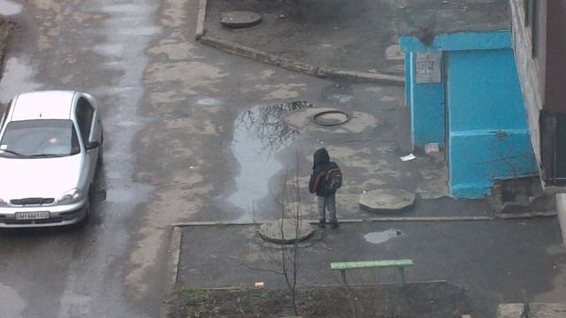 Мальчик в 6 утра ждёт маму смотреть онлайн