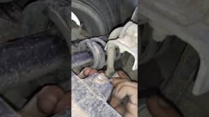 mitsubishi outlander стук и скрип в ходовой