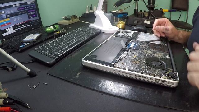 MacBook Pro A1286 15'' 2011, mais um com problema na placa de vídeo ATI.RESOLVIDO!!! смотреть онлайн