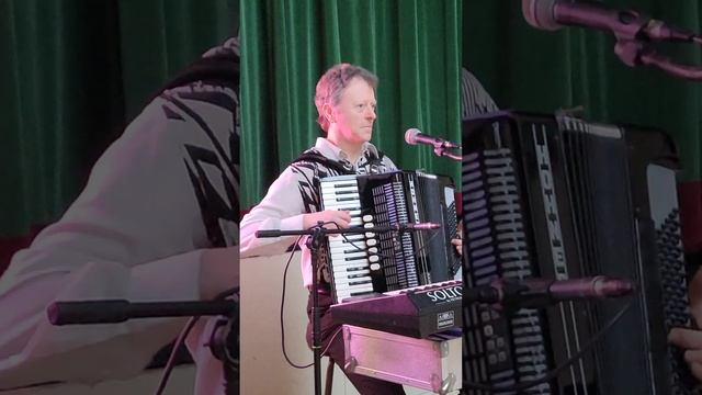 Instrumental quickstep on piano accordion Peter Burke смотреть онлайн