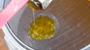 Съем магазинов и выдув из них пчел воздуходувкой и откачка меда 2016