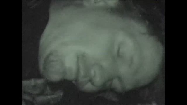 DRUNK GUY IN A BED OF LEAVES 2003ish смотреть онлайн