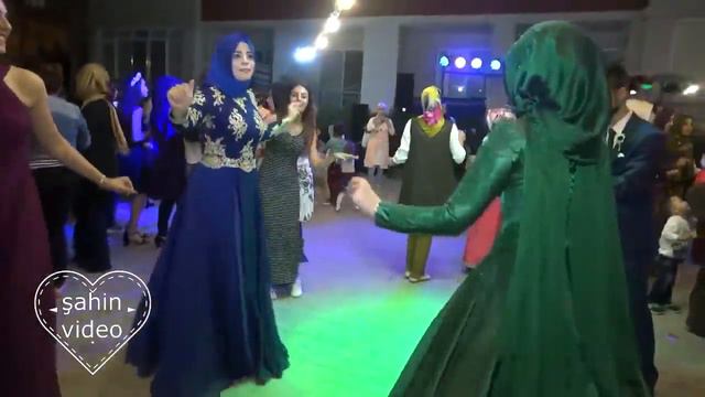 SOSYAL MEDYADA REKOR KIRAN GELİN DAMAT ERİK DALI OYUNU смотреть онлайн
