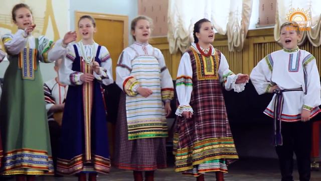 "ЛУЖКОМ ДЕВКИ ГУЛЯЛИ" плясовая Белгородской области.Исполняет фольклорный ансамбль "ЛАДУШКИ-ПОТЕШКИ смотреть онлайн