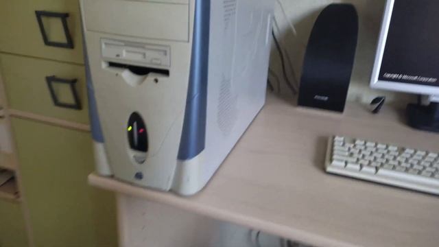 Booting a Windows XP computer (ASMR) смотреть онлайн