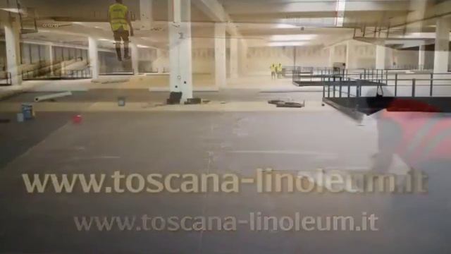 Realizzazione di pavimento in PVC Tarkett Acczent Excellence 70 Ruby 8000 mq in 6 giorni смотреть онлайн