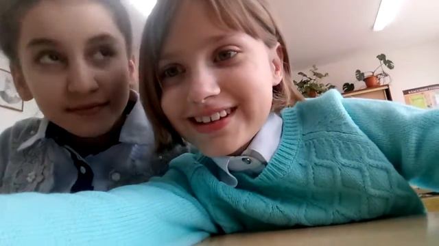 Просто сидим на уроке в телефоне смотреть онлайн