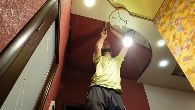 Глаза боятся, а руки делают потолок