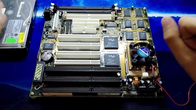 Первый раз запускаю компьютер на Socket 7