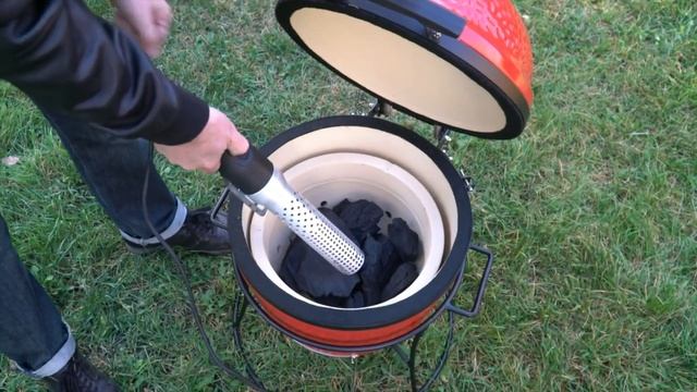 Розжиг угольного керамического гриля Kamado Joe смотреть онлайн