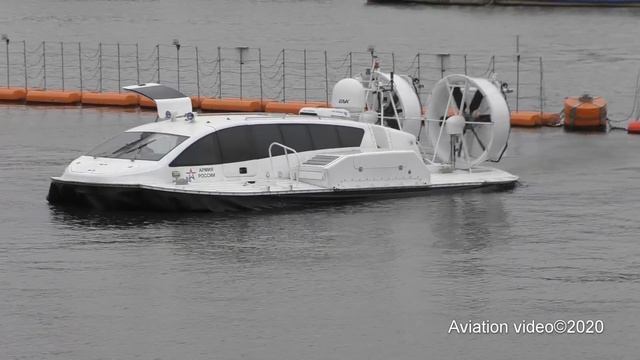 Маневры судна на воздушной подушке на Москве-Реке. смотреть онлайн