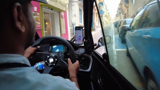 Одноместное такси (traffic buster) на Мальте смотреть онлайн
