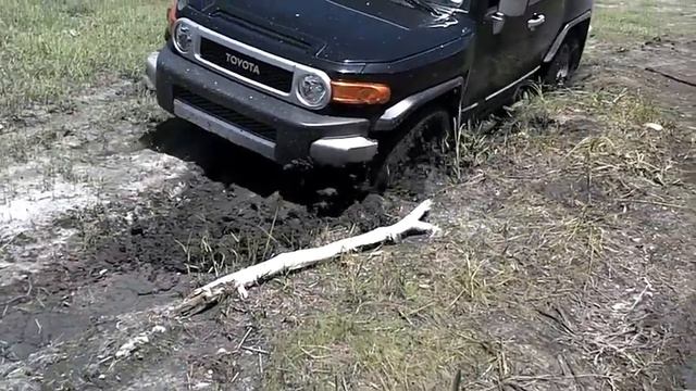 FJ Cruiser Mudding смотреть онлайн