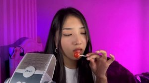 asmr ликинг и шёпот. пробую разные вкусы чупа-чупсов мда