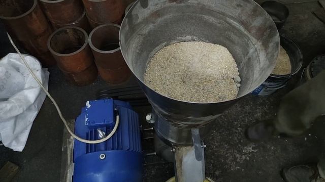 Гранулятор для курей Україна. смотреть онлайн