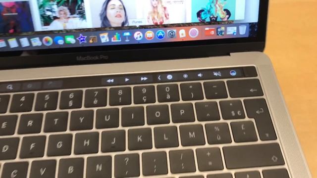 MacBook Pro 13-inch (Late 2016) ? with Touch Bar and Touch ID | Quick Look at the Apple Store смотреть онлайн