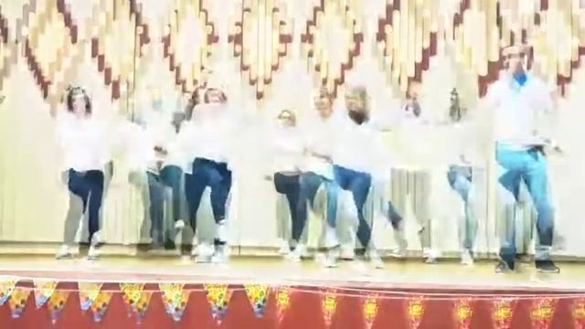 Зажигательные танцы родителей в СШ 11 г. Солигорска смотреть онлайн