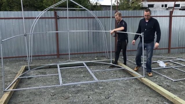 Монтаж оцинкованной теплицы из сотового поликарбоната Капля смотреть онлайн