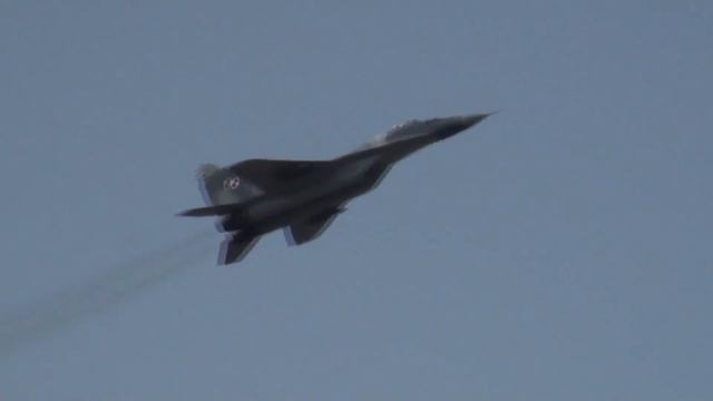 Mikoyan Mig 29 - Royal International Air Tatto смотреть онлайн