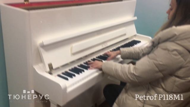 Белое пианино Petrof P118M1