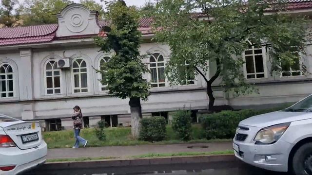 Пр. Достык (Дружбы) быв. Ленина. КазНПУ им. Абая. Детская библиотека. Здание 1910 г. постройки. смотреть онлайн