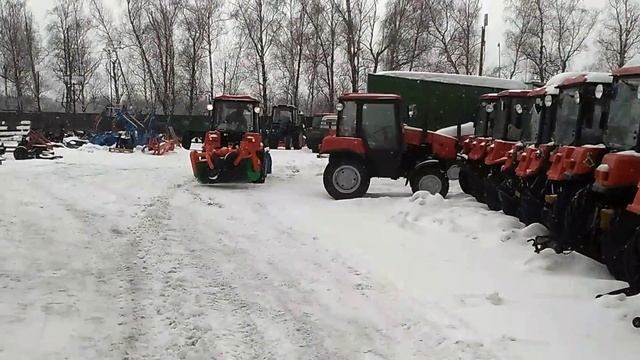 Уборка снега отвалом МТЗ 320.4 смотреть онлайн