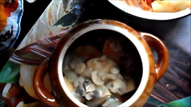 Курица с грибами в горшочке смотреть онлайн
