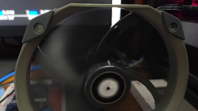Вентилятор Thermalright TL-D14 максимальная скорость вращения 1610 rpm смотреть онлайн