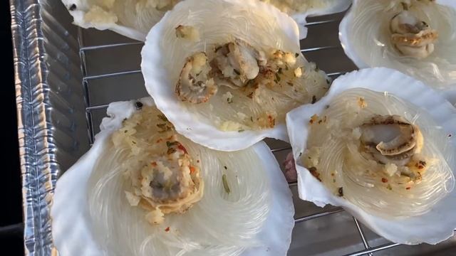 Моллюск со стеклянной лапшой на пару (Steamed Scallop with glass noodles) смотреть онлайн