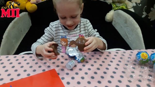 Свинка Пеппа от Чупа Чупс и сюрпризы. Милана открывает шоколадные шары Chupa Chups смотреть онлайн